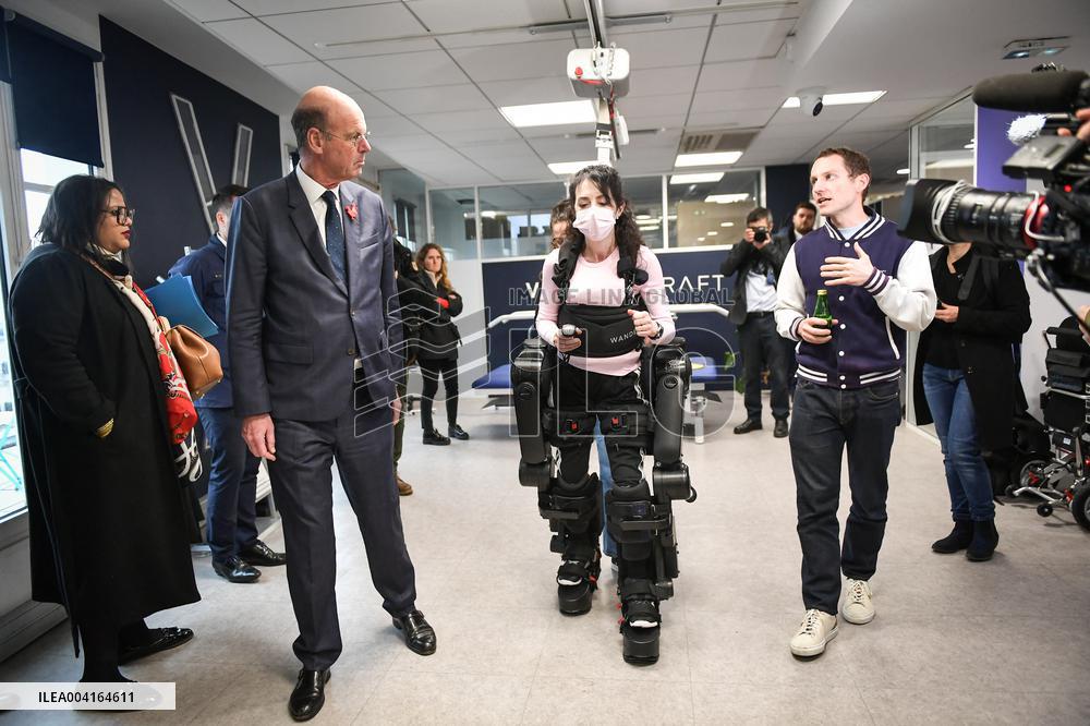 Eric Lombard visits Windcraft company in Paris FA