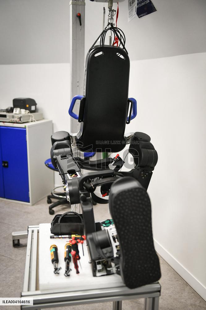 Eric Lombard visits Windcraft company in Paris FA