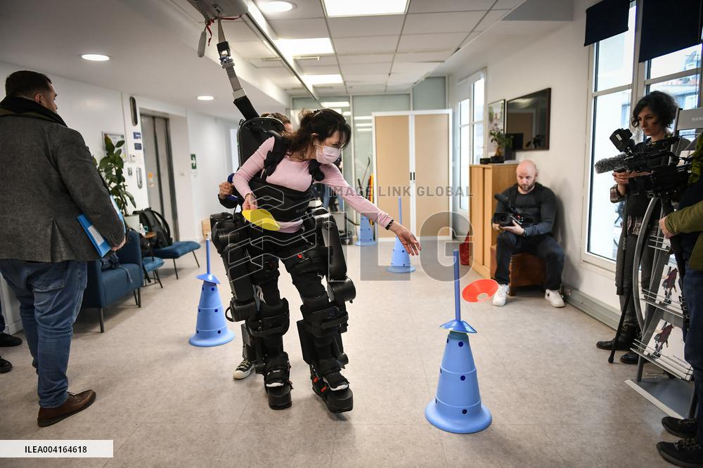 Eric Lombard visits Windcraft company in Paris FA