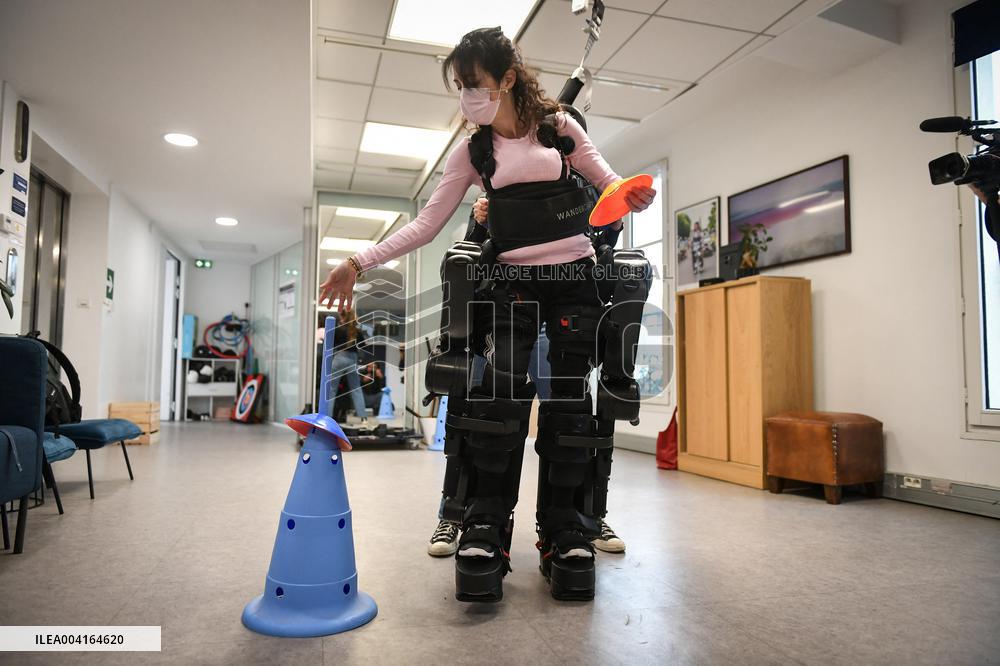 Eric Lombard visits Windcraft company in Paris FA