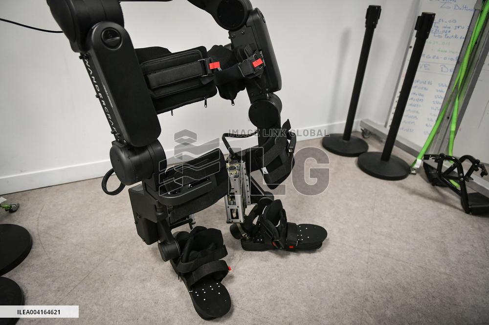 Eric Lombard visits Windcraft company in Paris FA