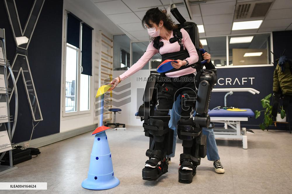 Eric Lombard visits Windcraft company in Paris FA