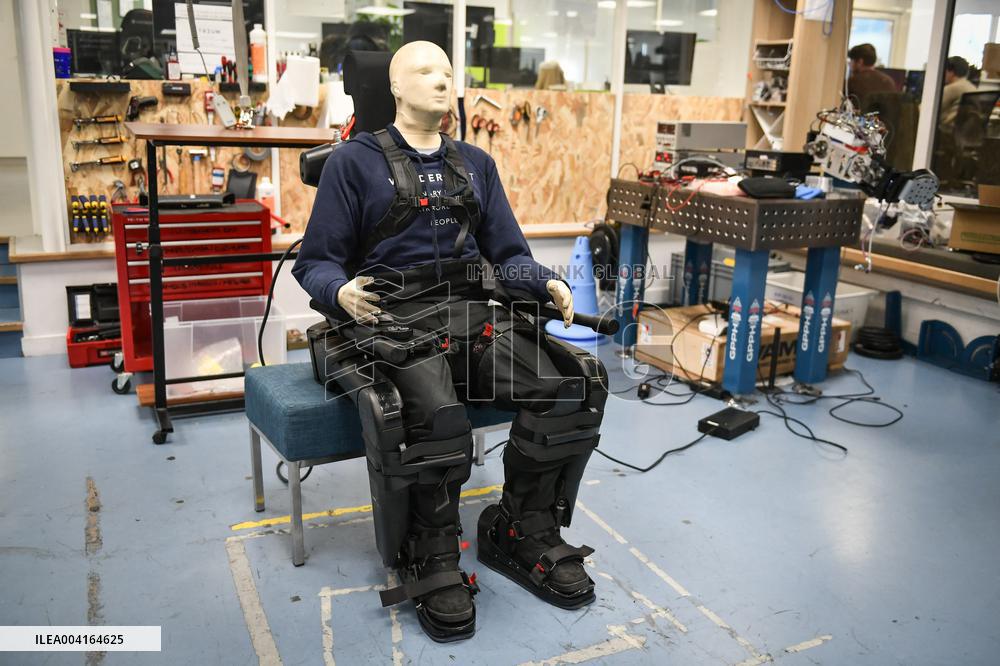 Eric Lombard visits Windcraft company in Paris FA