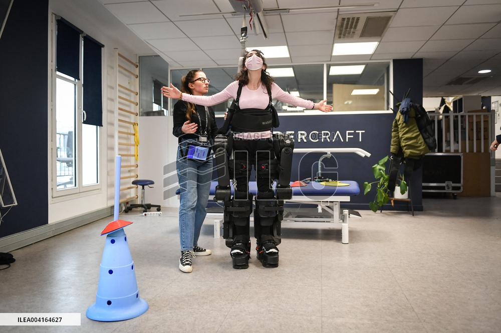 Eric Lombard visits Windcraft company in Paris FA