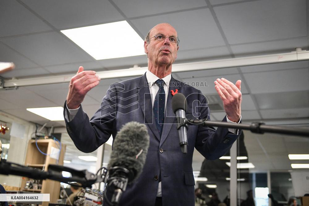 Eric Lombard visits Windcraft company in Paris FA