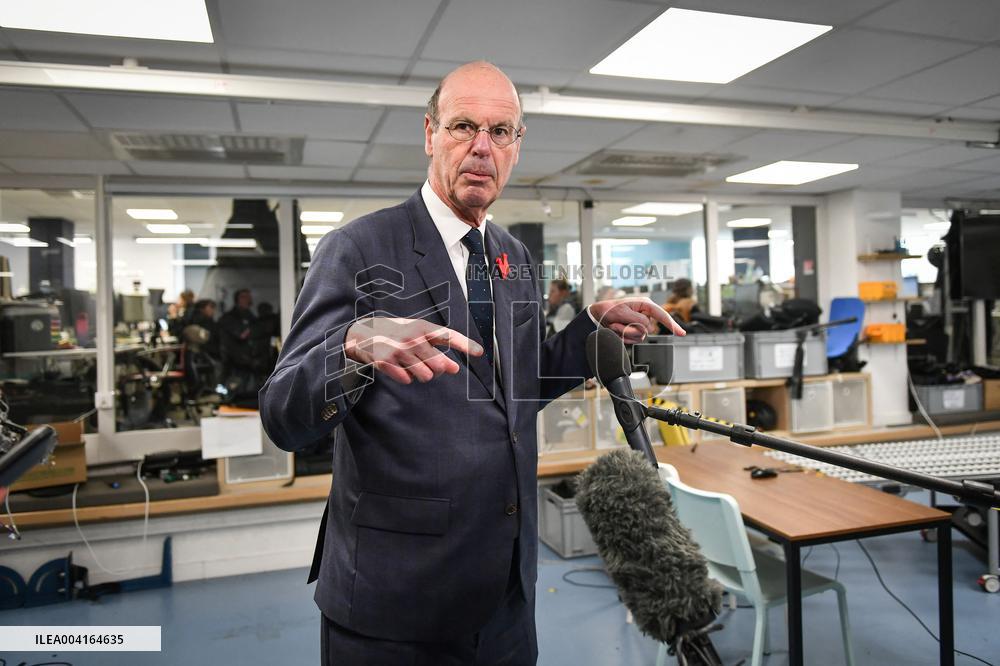 Eric Lombard visits Windcraft company in Paris FA