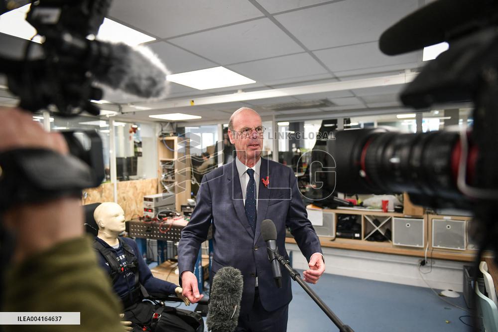 Eric Lombard visits Windcraft company in Paris FA