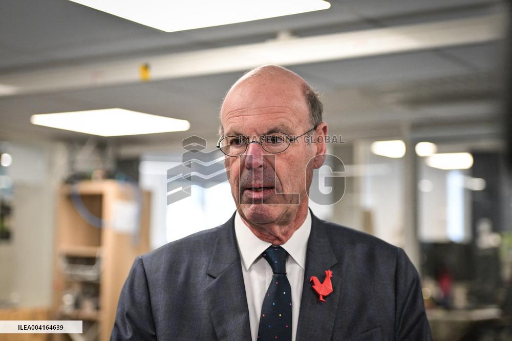 Eric Lombard visits Windcraft company in Paris FA