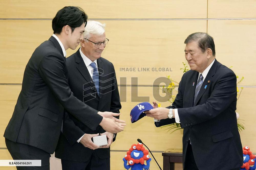 Japan PM Ishiba meets Dodgers' Sasaki in Tokyo