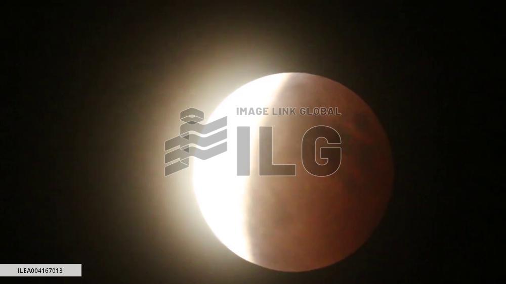 Total Lunar Eclipse Observed Across World 4