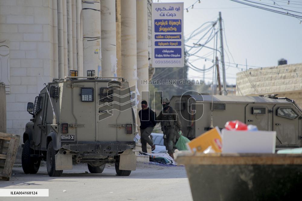 Israeli Army Continues Raids - Palestine