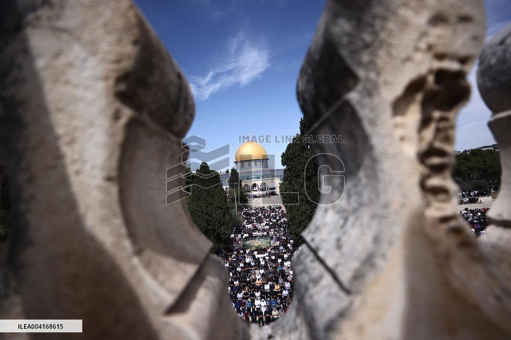 Thousands Of Muslims Pray at Al-Aqsa Mosque - Jerusalem