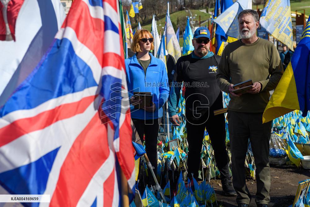 Fallen US volunteer fighters honored on Maidan Nezalezhnosti