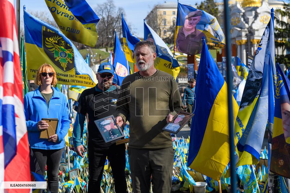 Fallen US volunteer fighters honored on Maidan Nezalezhnosti