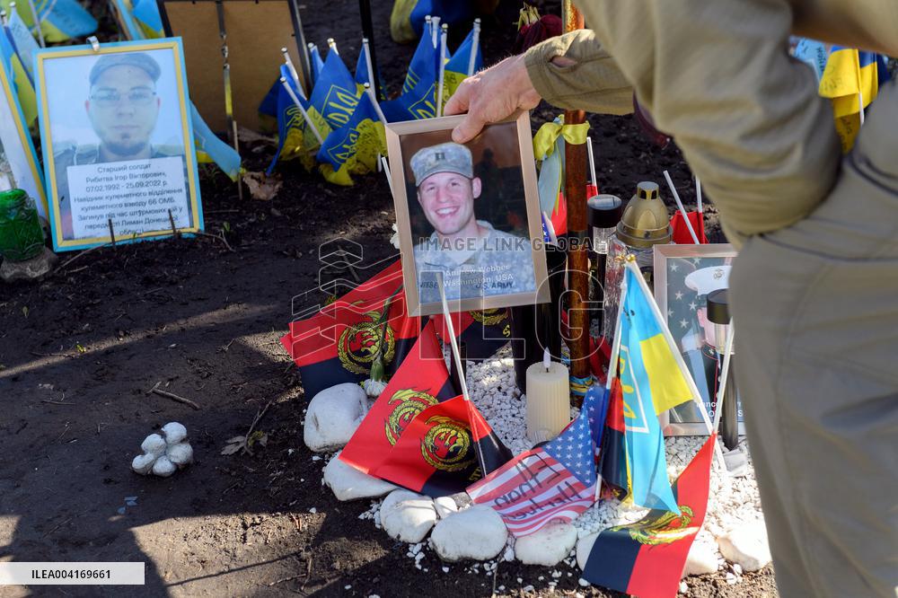 Fallen US volunteer fighters honored on Maidan Nezalezhnosti