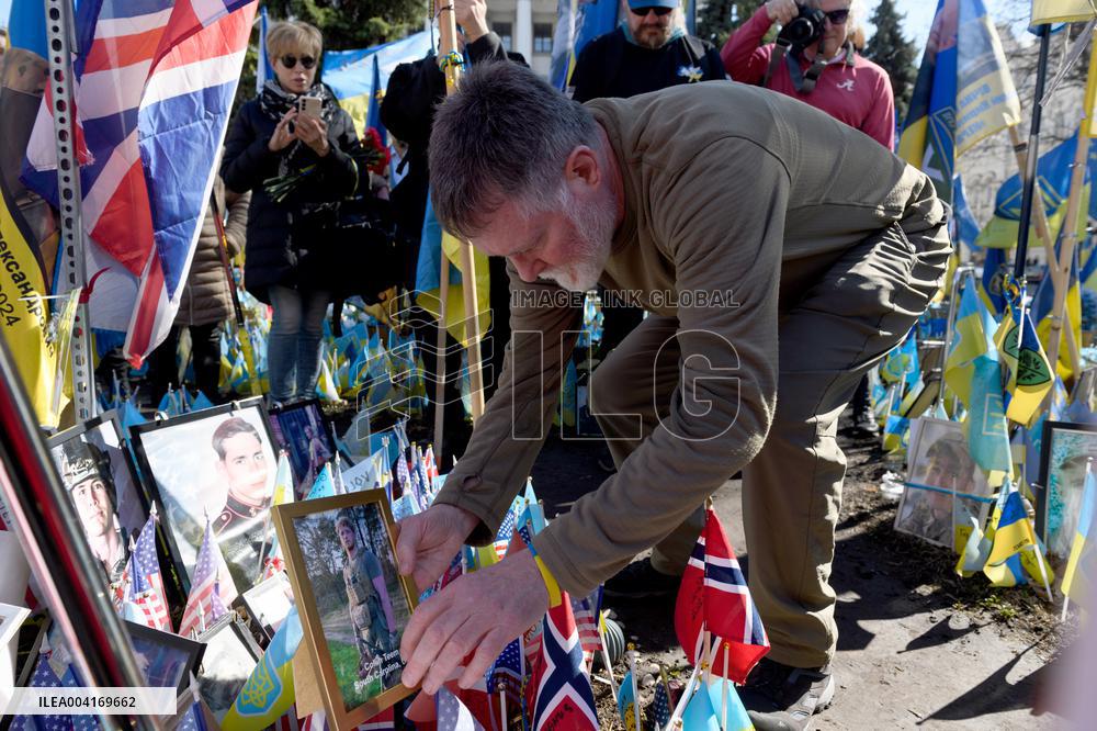Fallen US volunteer fighters honored on Maidan Nezalezhnosti