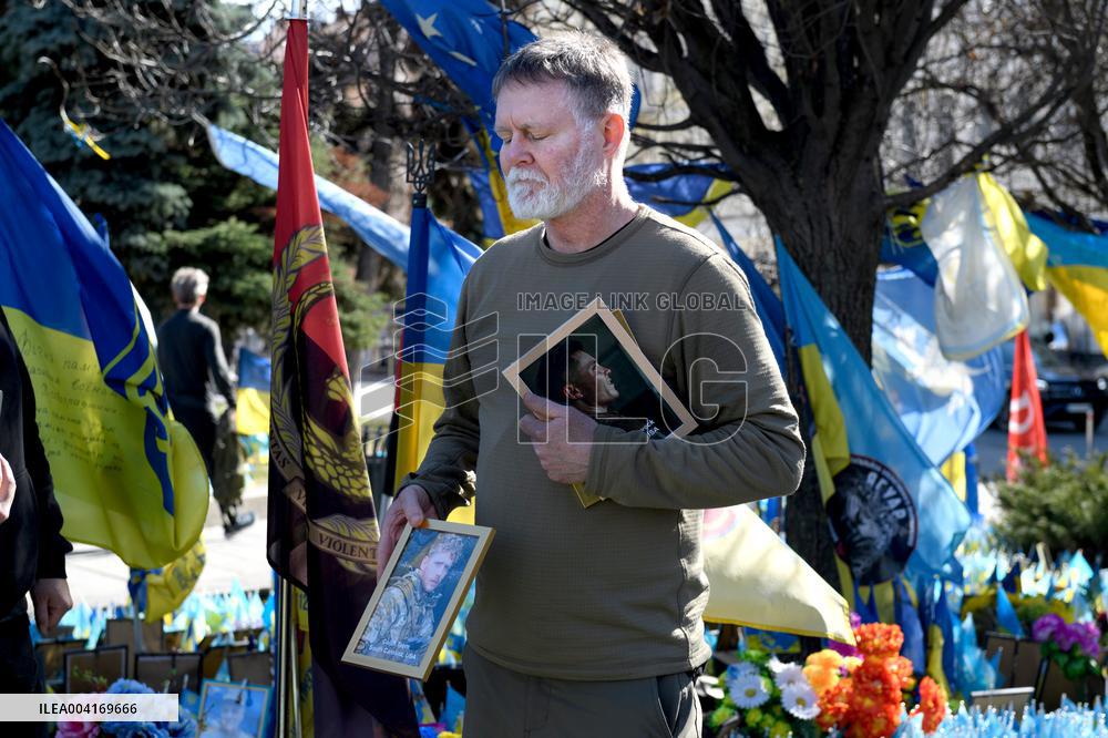Fallen US volunteer fighters honored on Maidan Nezalezhnosti