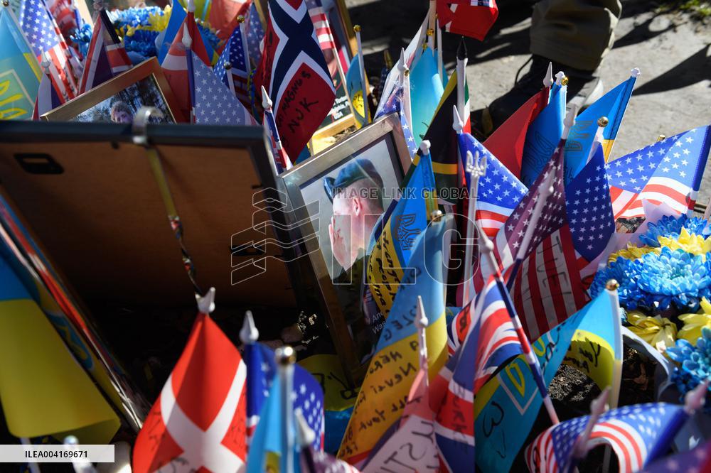 Fallen US volunteer fighters honored on Maidan Nezalezhnosti