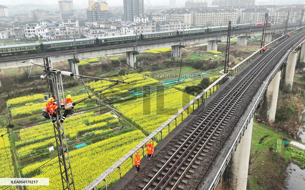 Catenary Equipment Maintenance in Nanchang