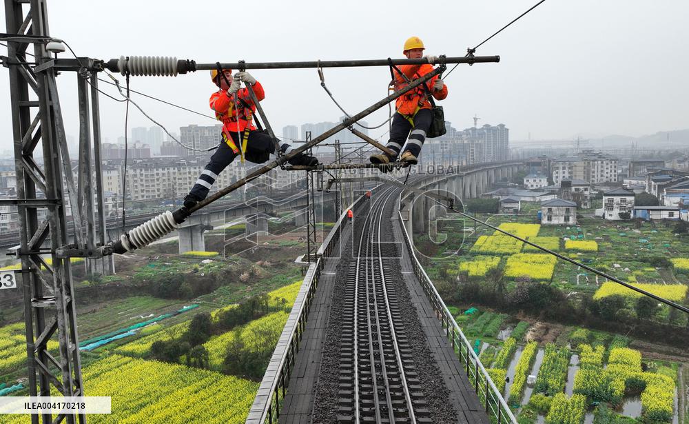 Catenary Equipment Maintenance in Nanchang