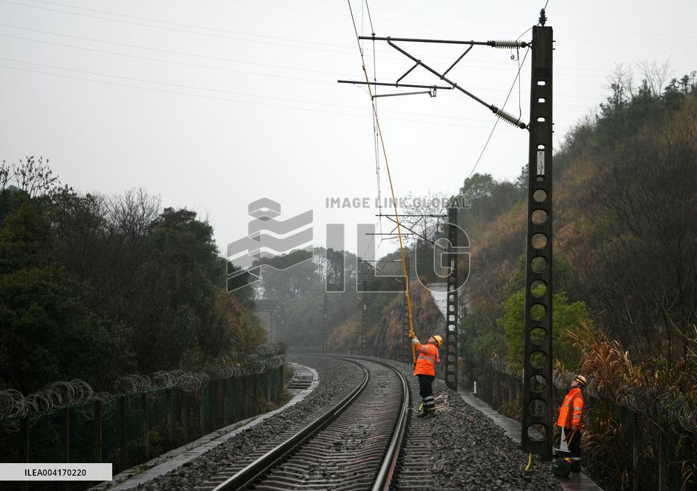 Catenary Equipment Maintenance in Nanchang