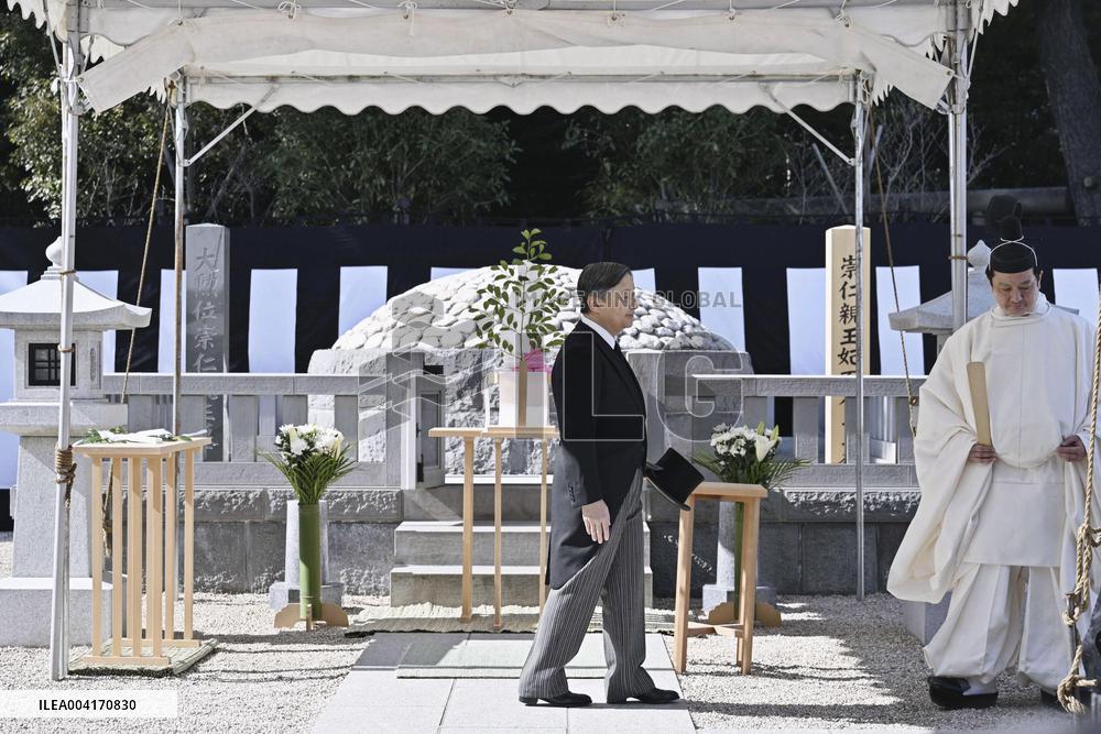 Japan Emperor at tomb of late princess