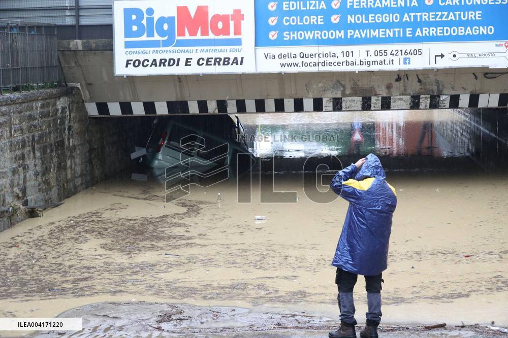 Florence On Flood Alert As Heavy Rain Closes Museums And Roads