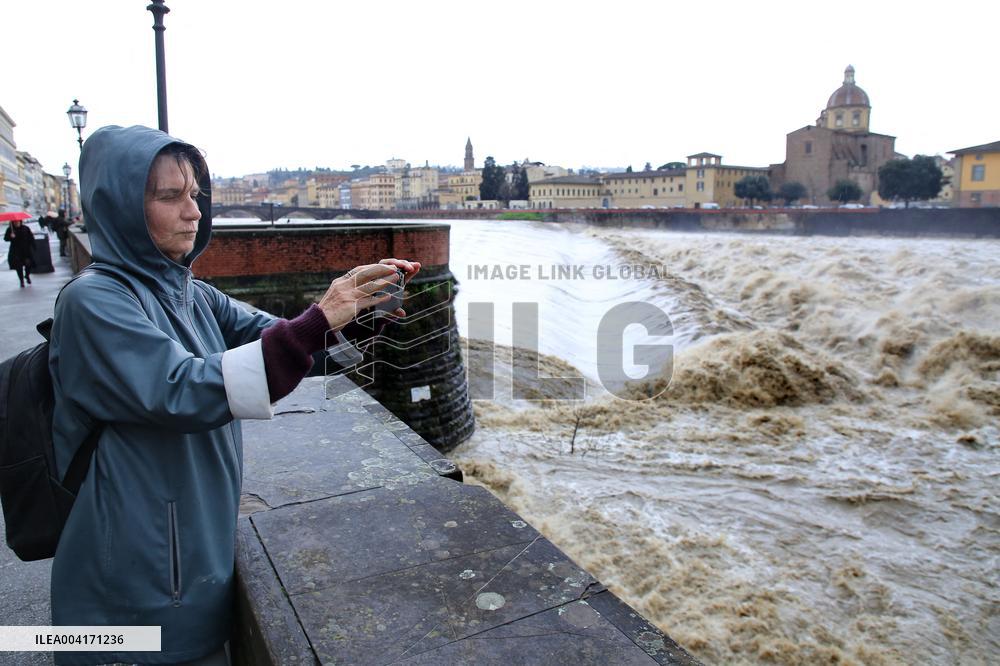 Florence On Flood Alert As Heavy Rain Closes Museums And Roads