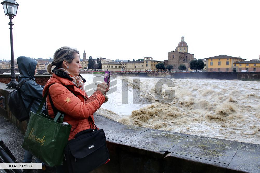 Florence On Flood Alert As Heavy Rain Closes Museums And Roads