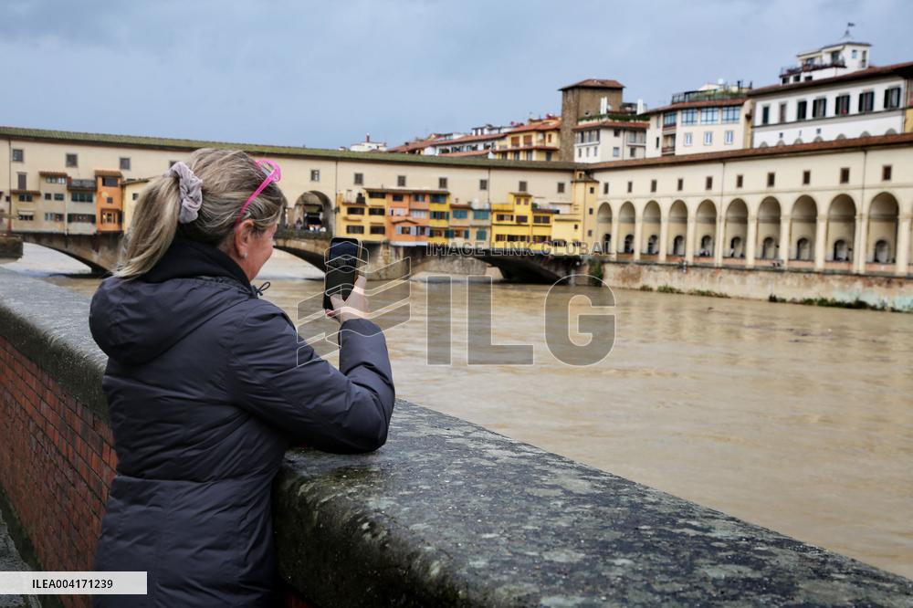 Florence On Flood Alert As Heavy Rain Closes Museums And Roads