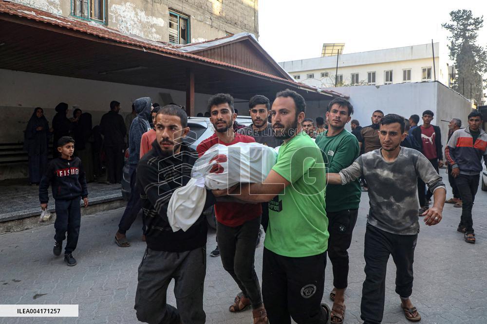 At least 4 Palestinians were killed on Friday in an Israeli shelling of Zeitoun - Gaza