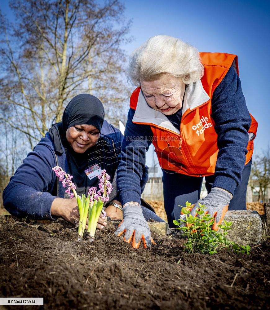 Princess Beatrix Participates NLdoet - Utrecht