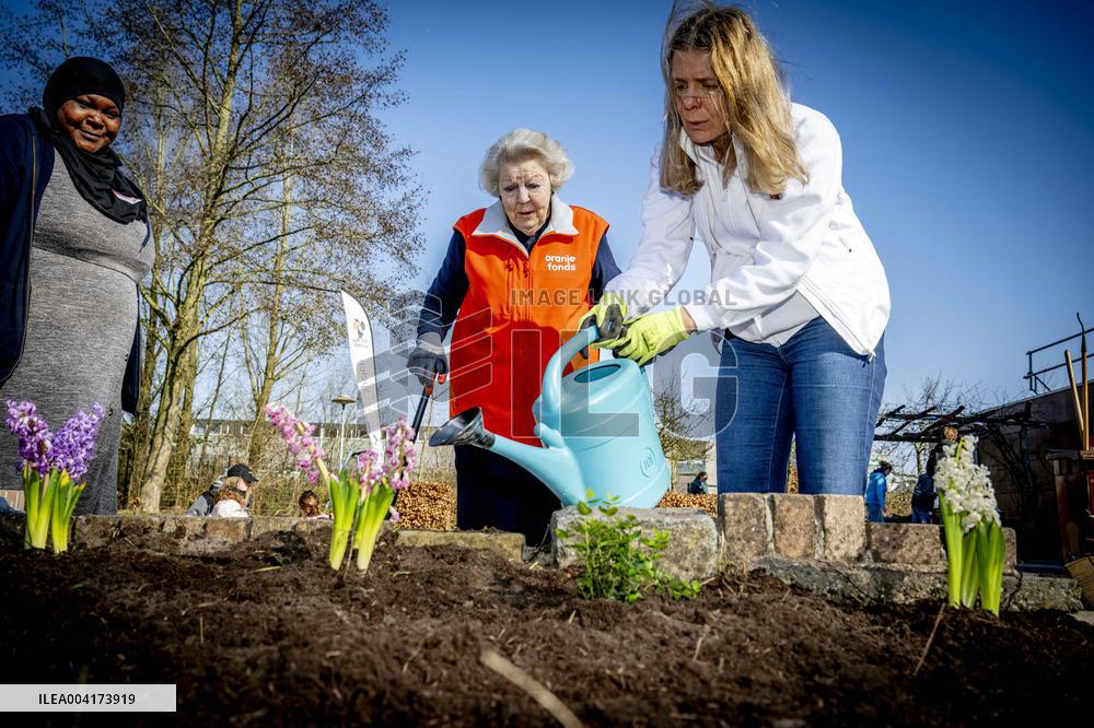 Princess Beatrix Participates NLdoet - Utrecht