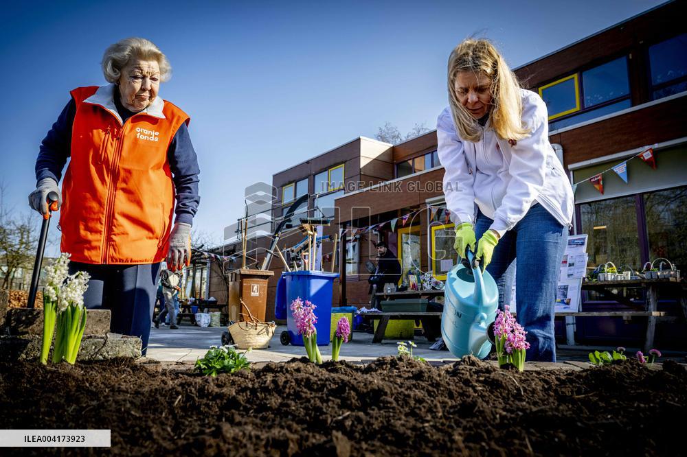 Princess Beatrix Participates NLdoet - Utrecht