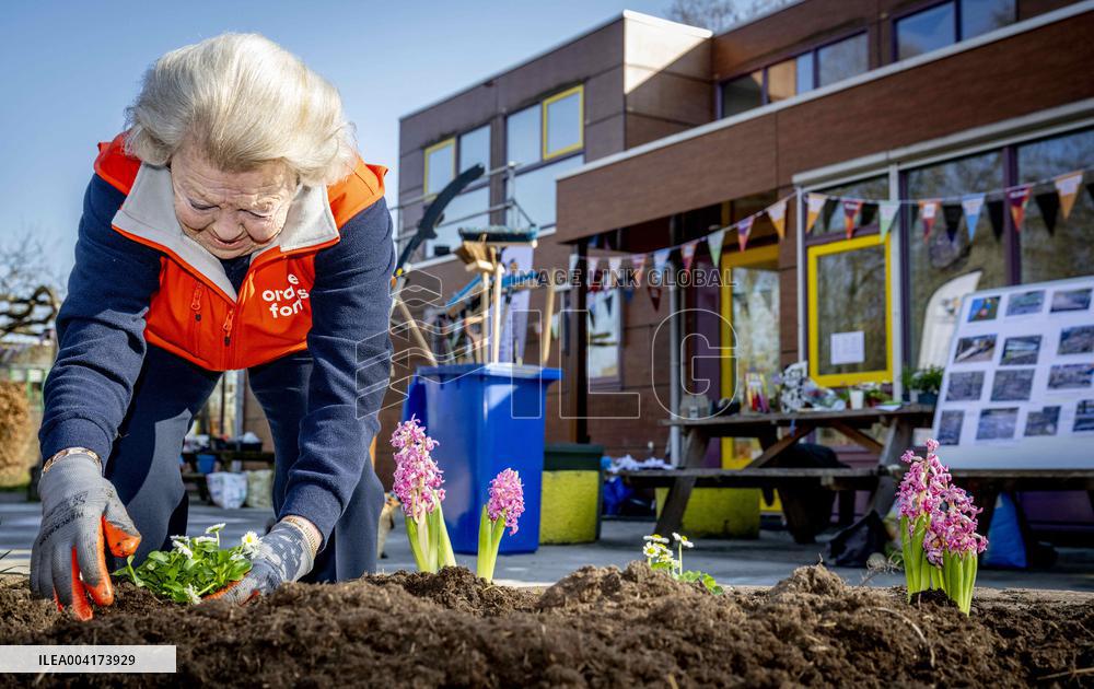 Princess Beatrix Participates NLdoet - Utrecht