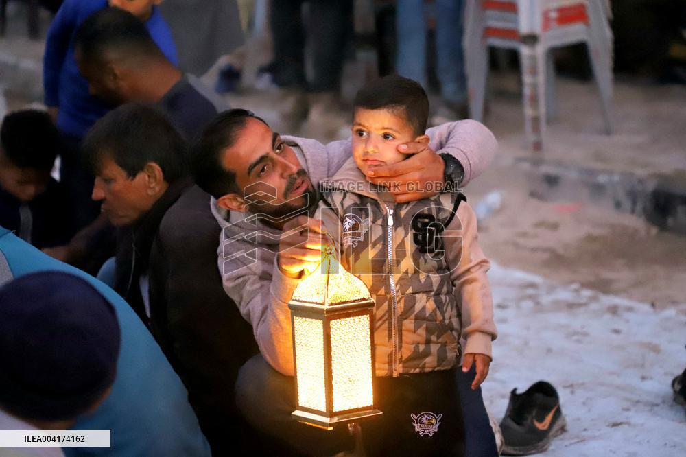 Palestinians break Ramadan fast amid the rubble in Gaza City