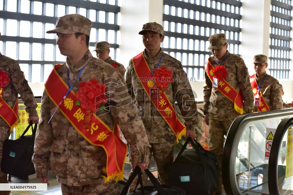 New Recruits Leave For Barracks in Fuyang