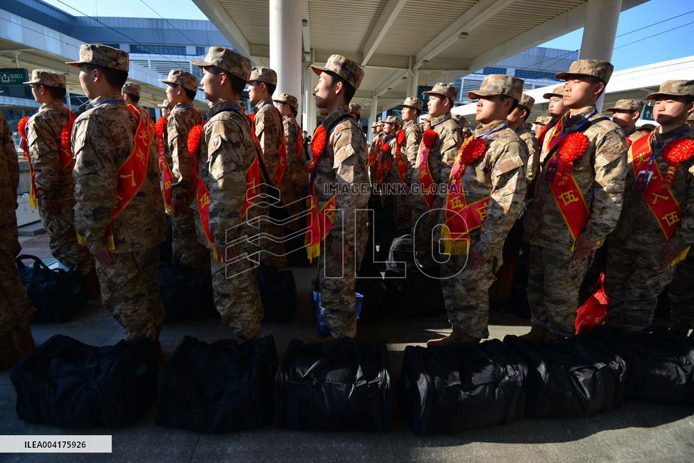 New Recruits Leave For Barracks in Fuyang