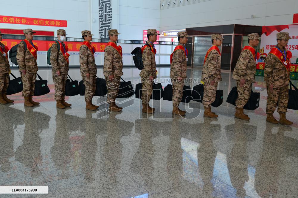 New Recruits Leave For Barracks in Fuyang