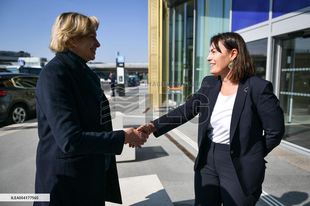 Nathalie Delattre visits Paris-Orly Environment and Territories Centre in Paris FA
