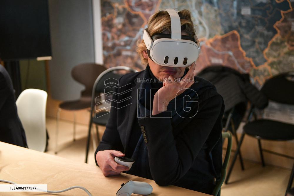 Nathalie Delattre visits Paris-Orly Environment and Territories Centre in Paris FA