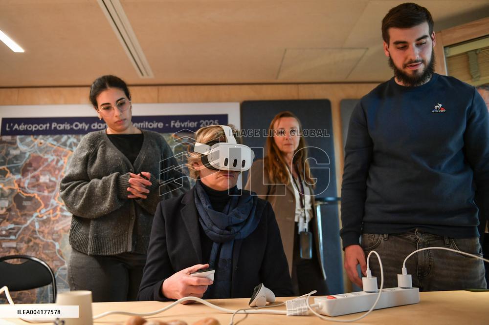 Nathalie Delattre visits Paris-Orly Environment and Territories Centre in Paris FA