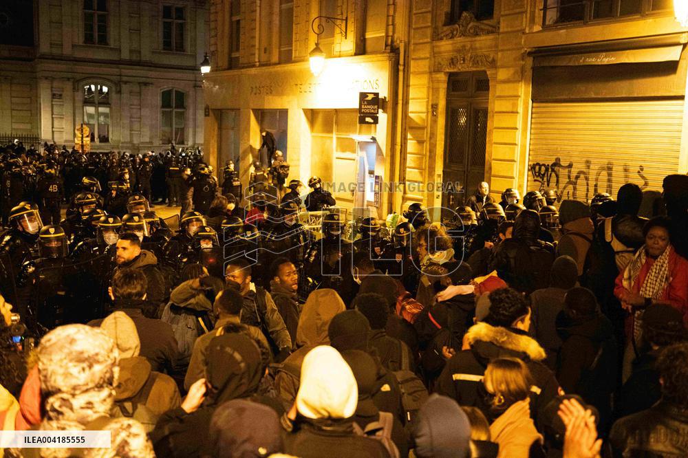 Gaite Lyrique Evacuated After Occupied by 450 Young Migrants - Paris
