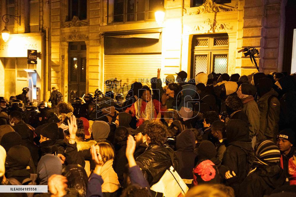 Gaite Lyrique Evacuated After Occupied by 450 Young Migrants - Paris
