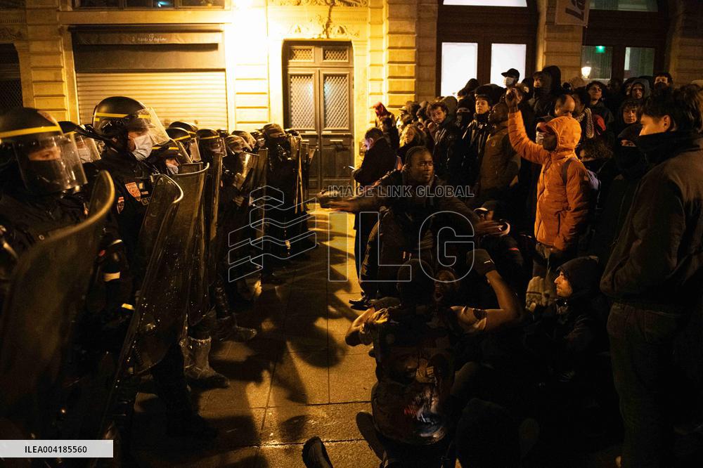 Gaite Lyrique Evacuated After Occupied by 450 Young Migrants - Paris