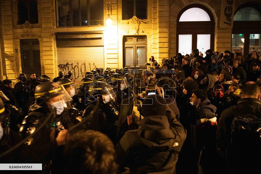 Gaite Lyrique Evacuated After Occupied by 450 Young Migrants - Paris