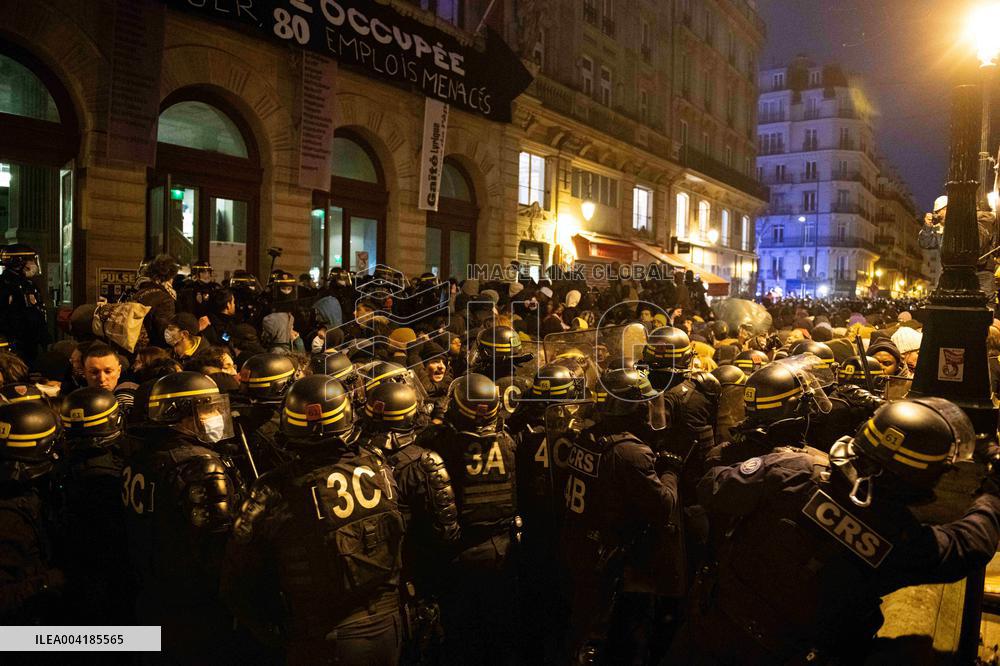 Gaite Lyrique Evacuated After Occupied by 450 Young Migrants - Paris