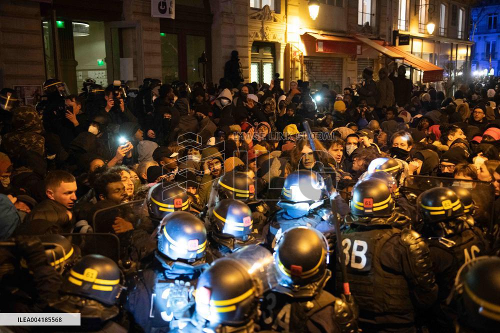 Gaite Lyrique Evacuated After Occupied by 450 Young Migrants - Paris