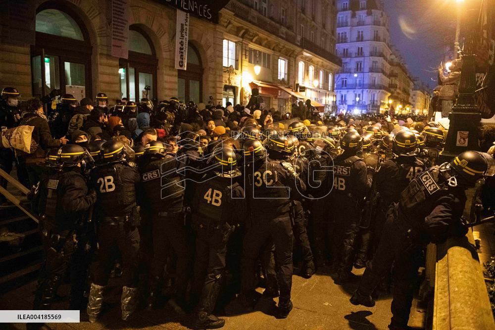 Gaite Lyrique Evacuated After Occupied by 450 Young Migrants - Paris