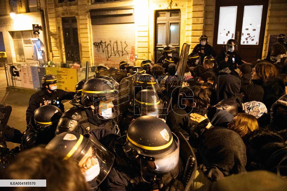 Gaite Lyrique Evacuated After Occupied by 450 Young Migrants - Paris